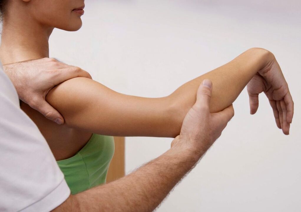 To accurately diagnose arthrosis of the shoulder joint, the doctor performs a number of necessary tests. 