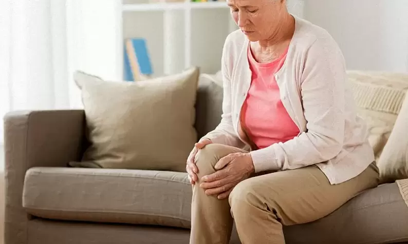 Joint arthrosis in an elderly woman